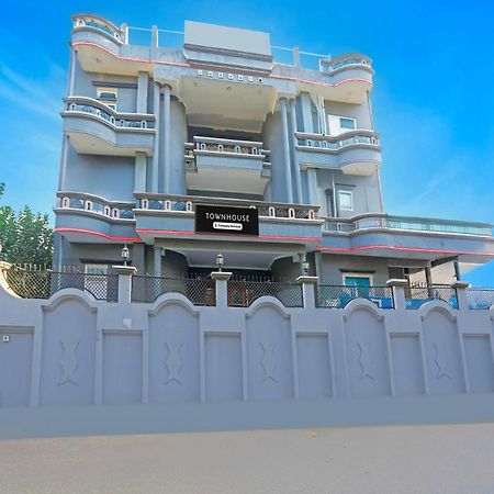 Super Townhouse Vijay Khand Gomti Nagar Lucknow Esterno foto