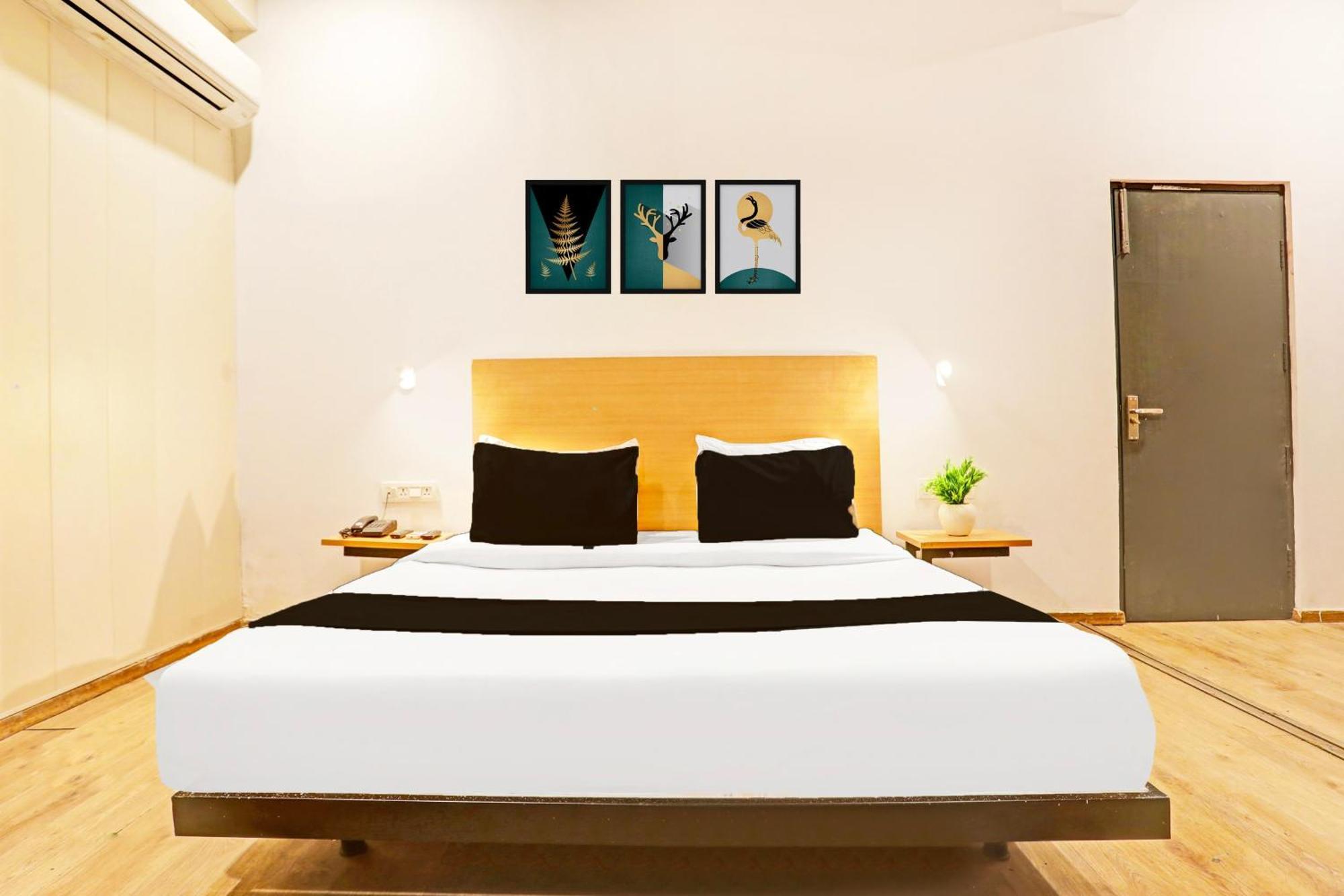 Super Townhouse Vijay Khand Gomti Nagar Lucknow Esterno foto