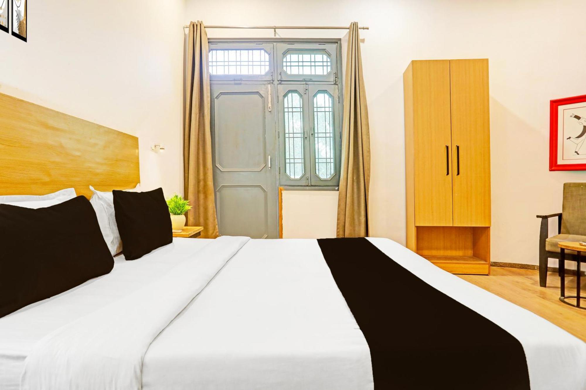 Super Townhouse Vijay Khand Gomti Nagar Lucknow Esterno foto