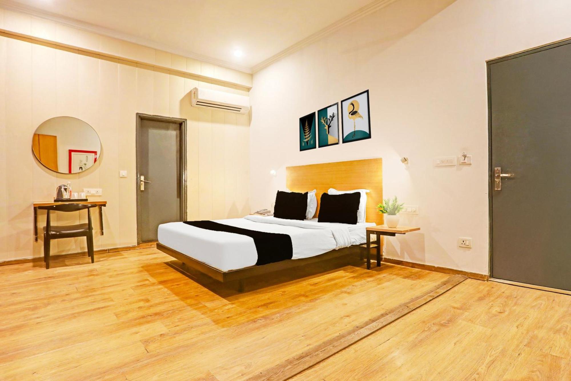Super Townhouse Vijay Khand Gomti Nagar Lucknow Esterno foto