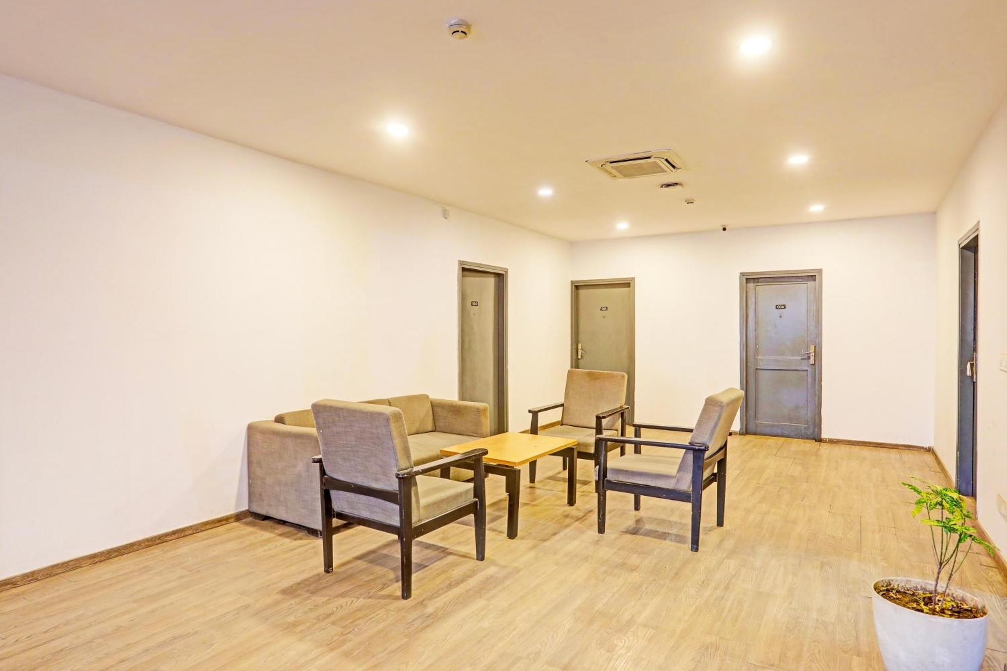Super Townhouse Vijay Khand Gomti Nagar Lucknow Esterno foto