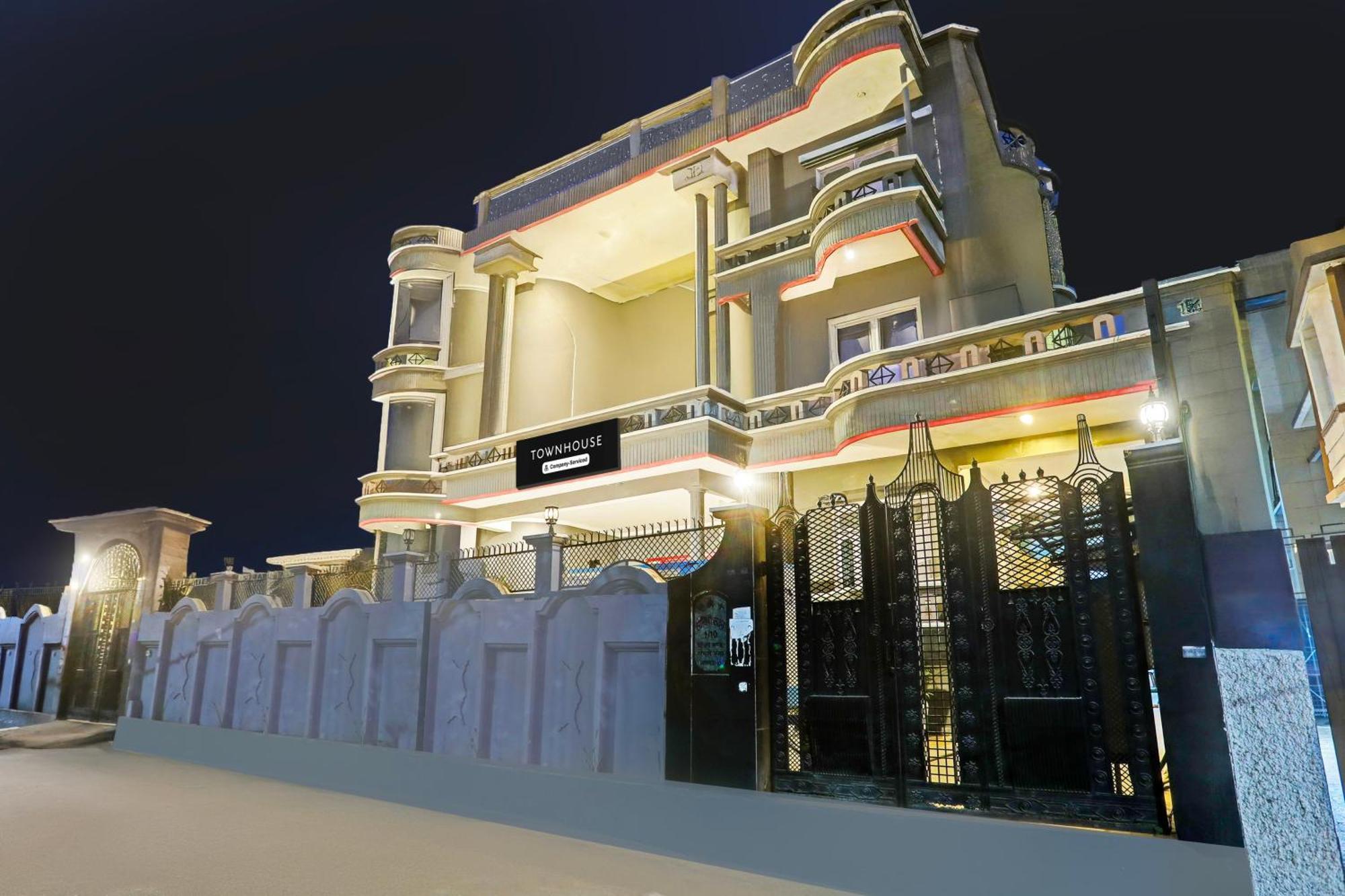 Super Townhouse Vijay Khand Gomti Nagar Lucknow Esterno foto