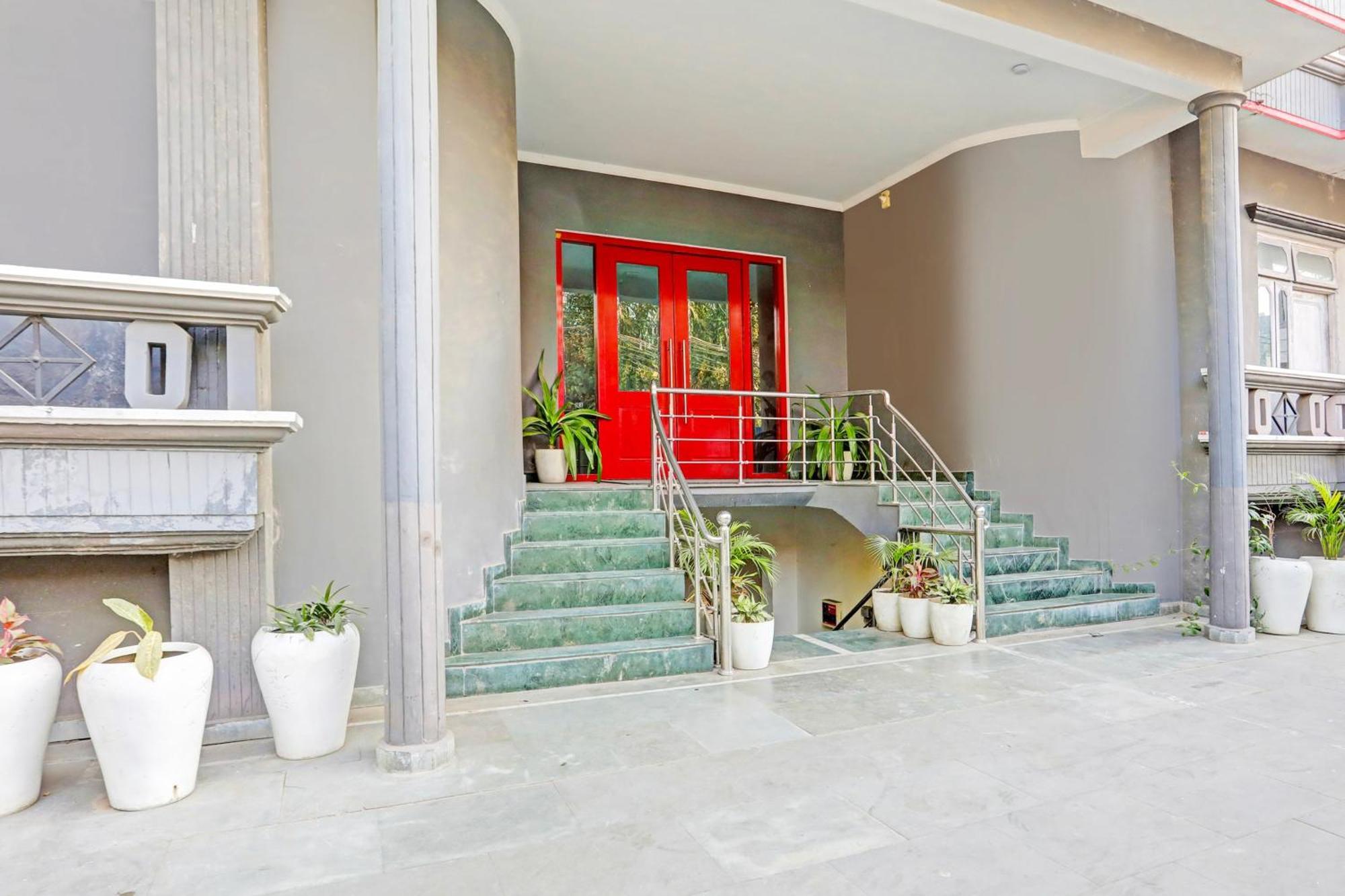 Super Townhouse Vijay Khand Gomti Nagar Lucknow Esterno foto