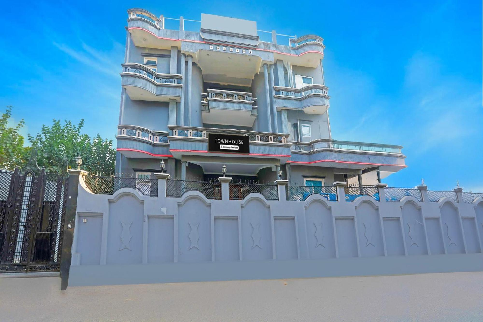 Super Townhouse Vijay Khand Gomti Nagar Lucknow Esterno foto